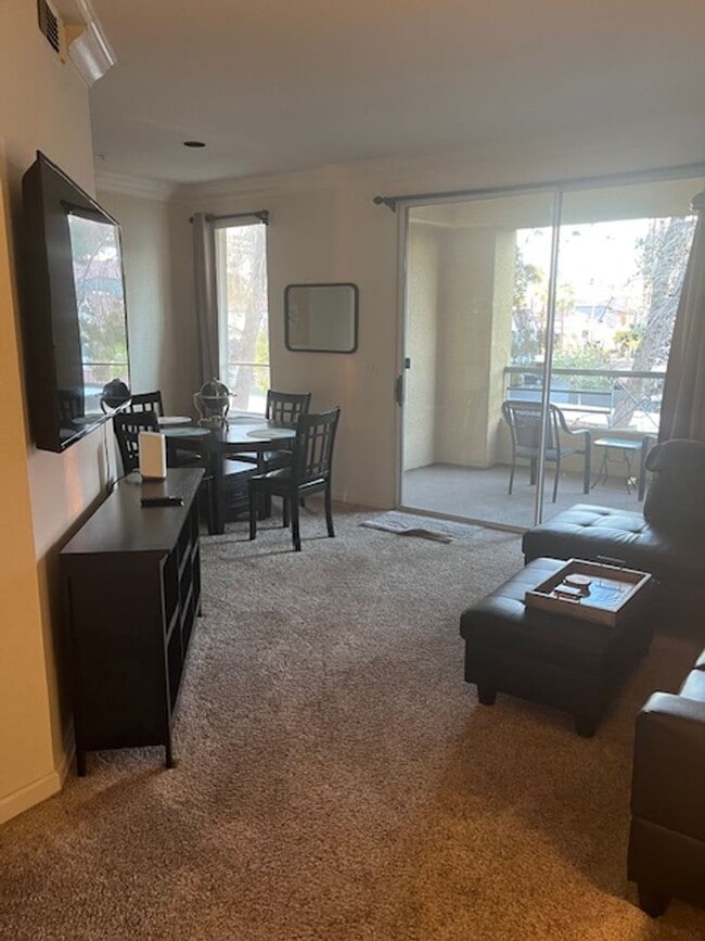 Building Photo - Meridian Luxury 1 Bed | 1 Bath Condo