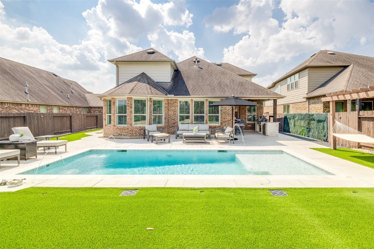 Foto principal - 9906 White Oak Ln