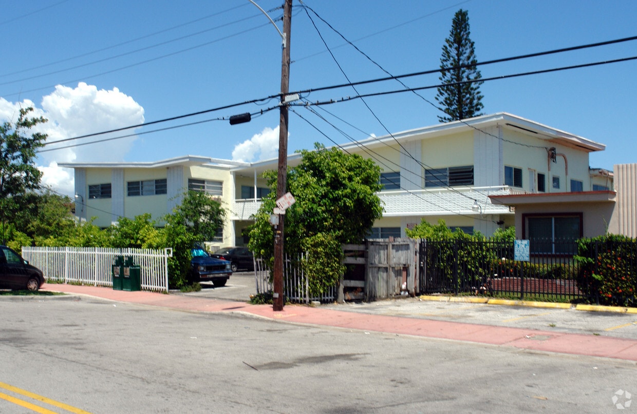 Building Photo - 1225 Marseille Dr