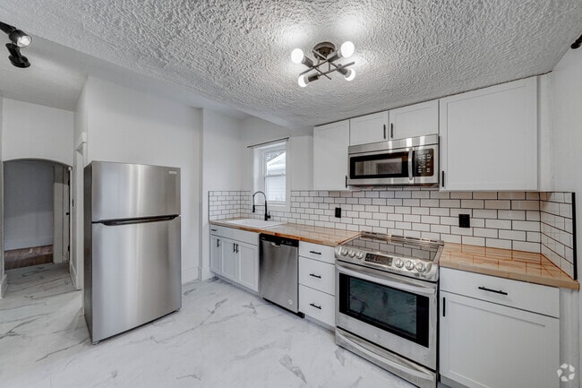 Building Photo - 818 S 31st St