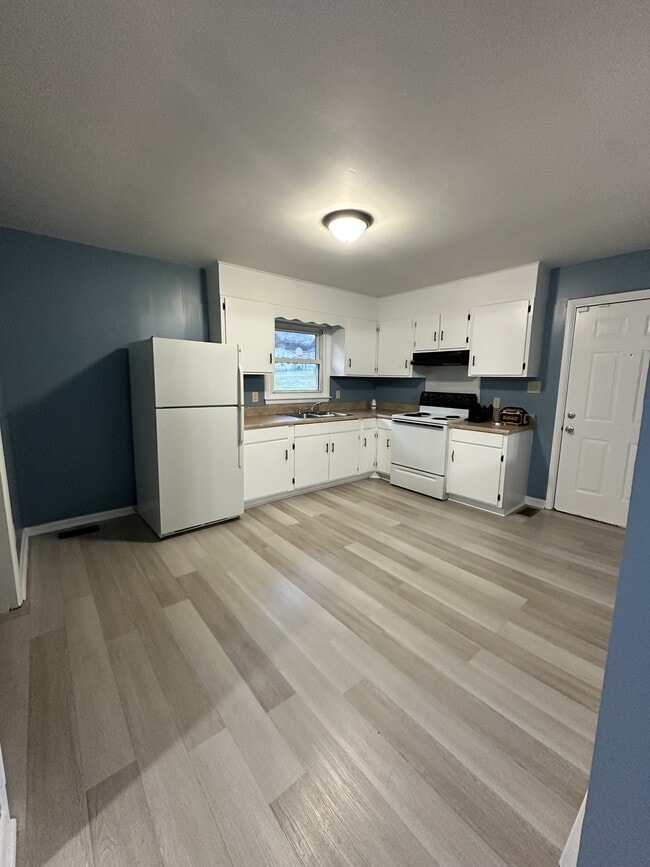 Foto del edificio - 3675 E Ridge Rd