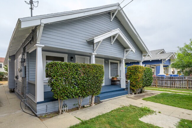 Front of house/duplex - 933 S Grand Ave