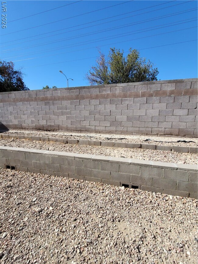 Building Photo - 253 Buckskin St