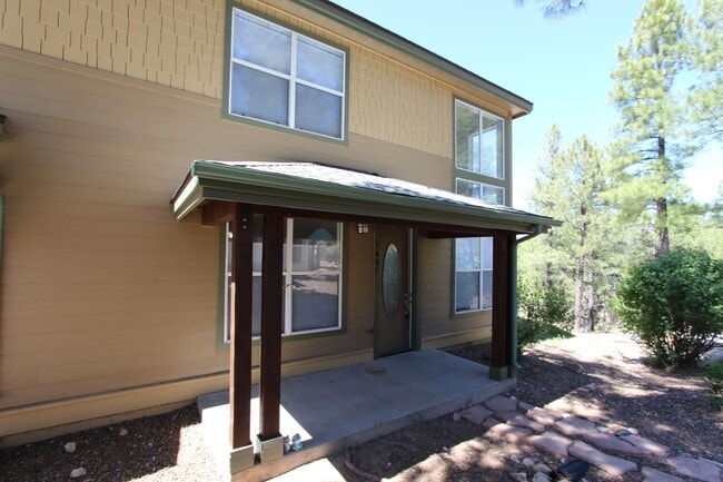 Building Photo - 1497 E Ivy Ln