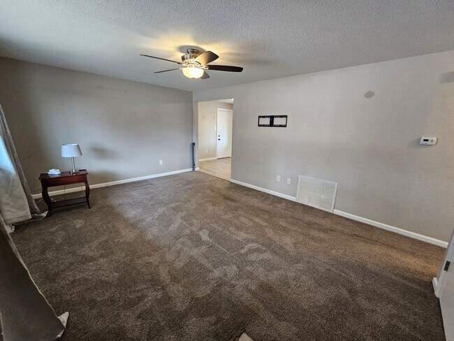 Foto del edificio - Welcome home to this maintained 4-bedroom, 2-bath Home in 80909!