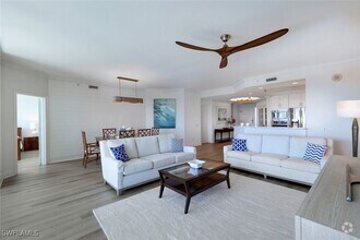 Building Photo - 425 Cove Tower Dr