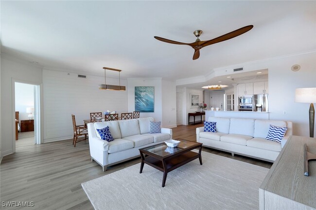 Foto del edificio - 425 Cove Tower Dr
