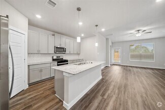 Building Photo - 18033 Martin Pines Dr