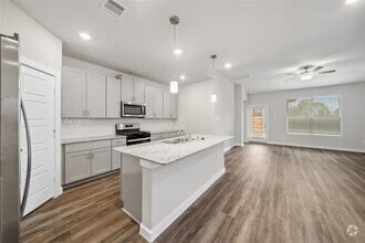 Building Photo - 18033 Martin Pines Dr