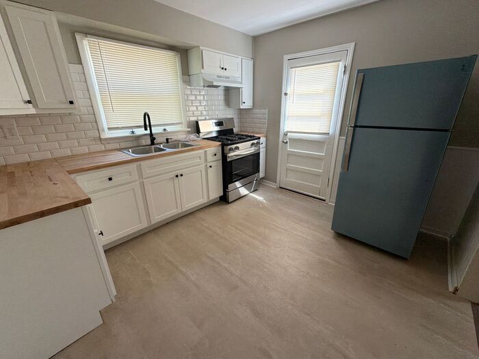 Beautiful 3 Bed 1 Bath For Rent!