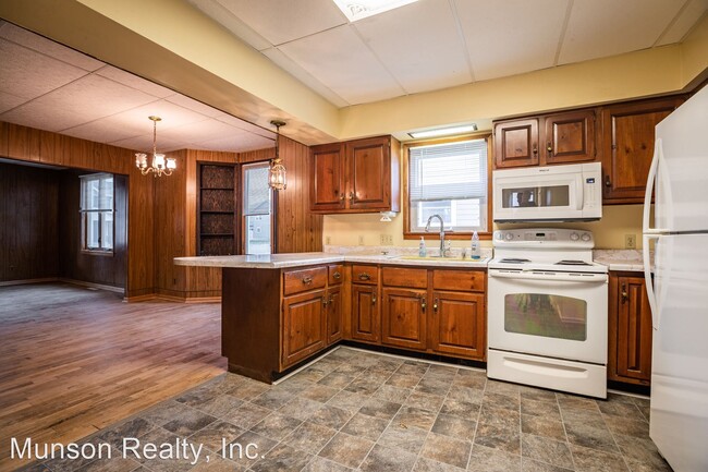 Building Photo - 3 br, 1.5 bath House - 1009 5th Avenue south