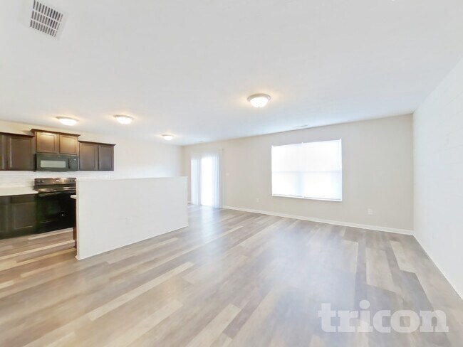 Foto del edificio - 963 Redwood Dr