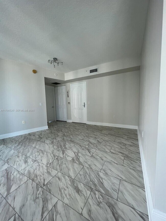 Foto del edificio - 3370 Hidden Bay Dr