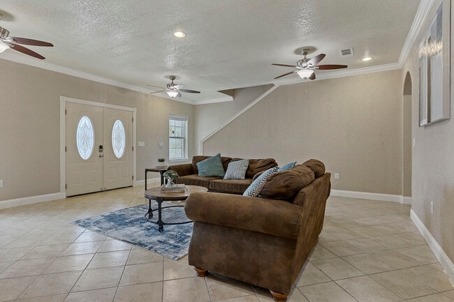 Building Photo - 7613 Glen Vista Dr