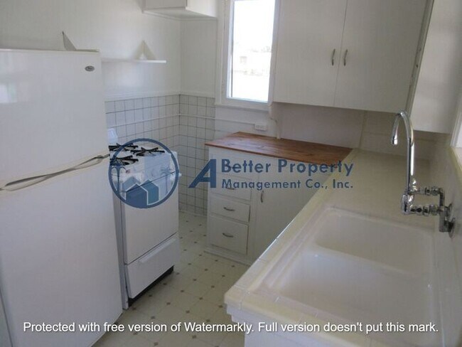 Building Photo - Classic upper REAR gated unit with NEWER P...