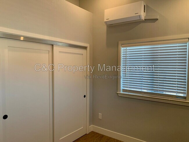 Building Photo - 1499 Alhambra St
