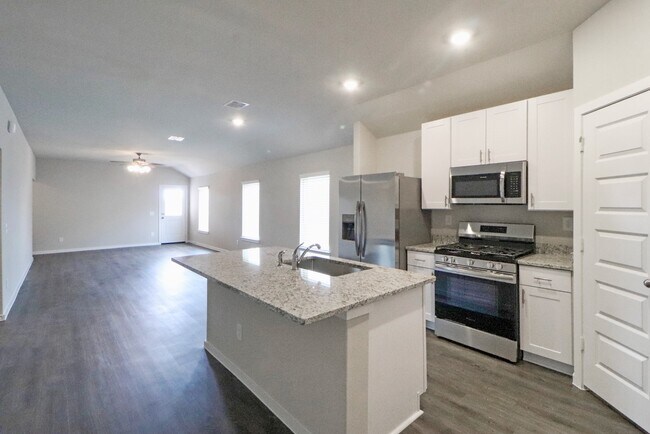 Foto del edificio - 17327 Ridge Dr