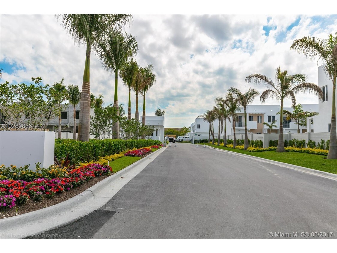 10262 NW 71st Terrace, Doral, FL 33178 Townhome Rentals in Doral FL