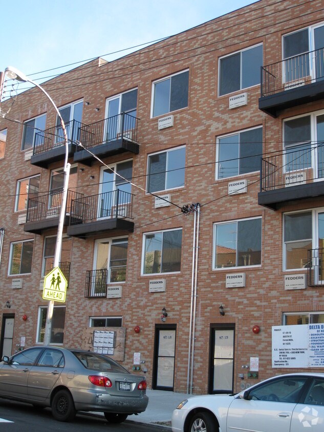 Foto del edificio - 6713-67-15 Austin St