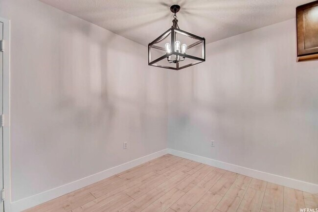 Building Photo - 30 W 7500 S