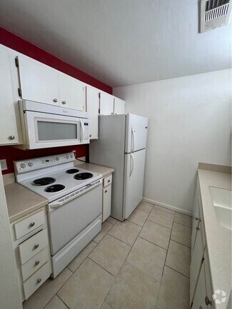 Building Photo - 3800 SW 20th Ave