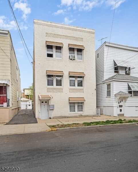 Building Photo - 279 Belmont Ave