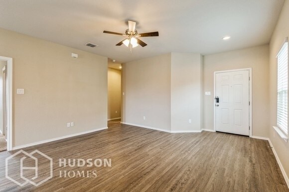 Building Photo - NOW AVAILABLE! - 532 Long Leaf Dr, New Bra...
