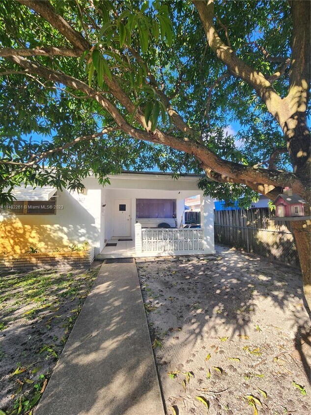 1817 Funston St Unit 3, Hollywood, FL 33020 Room for Rent in