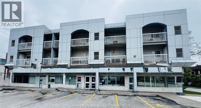 Photo du bâtiment - 275 Wyandotte St W