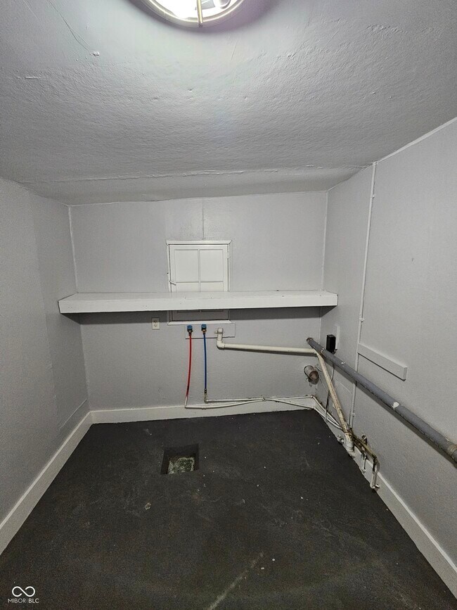 Building Photo - 224 Iowa St