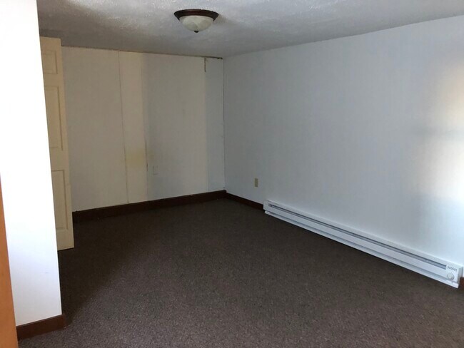 Building Photo - 204 Monroe Ave