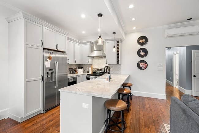 Building Photo - 461 Beacon St