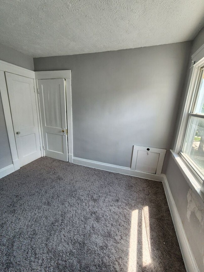 Building Photo - 3632 E 106th St