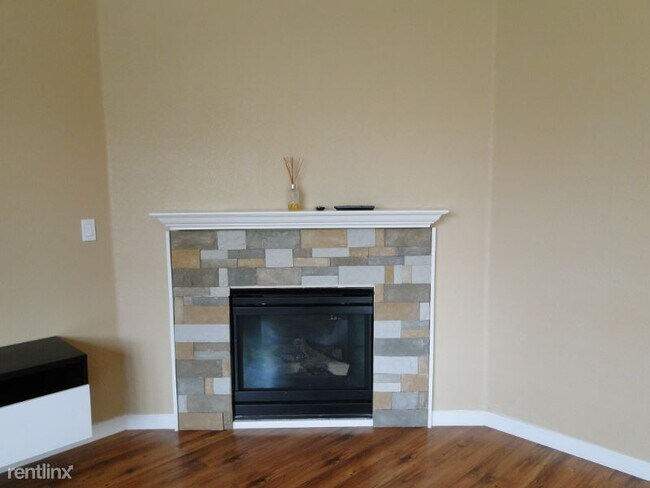 Building Photo - 4 br, 3 bath House - Four Corners Ct.