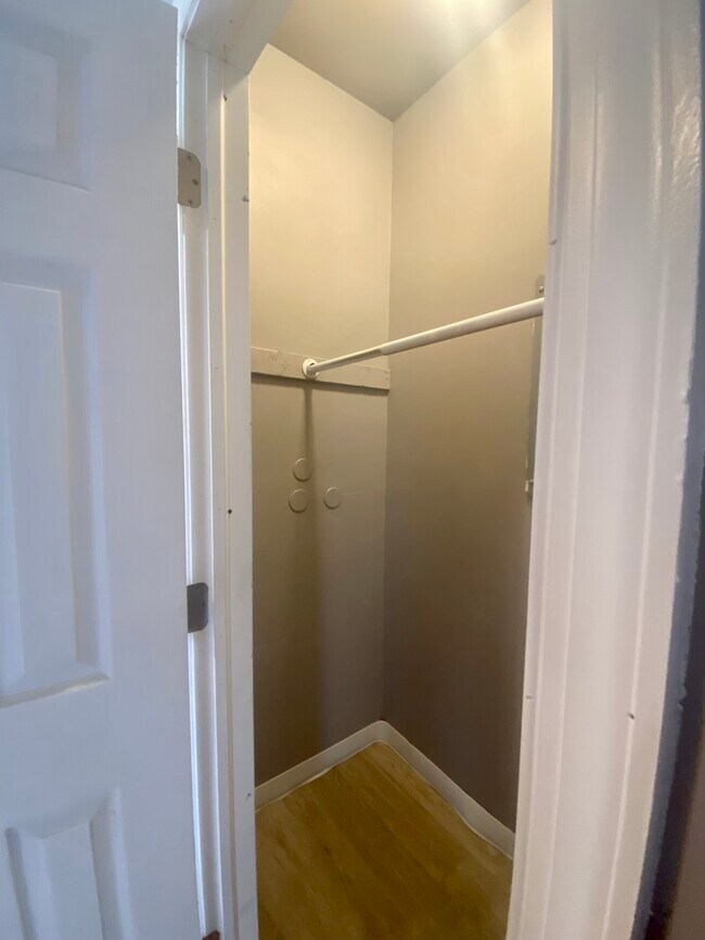 Closet - 2300 Watkins St