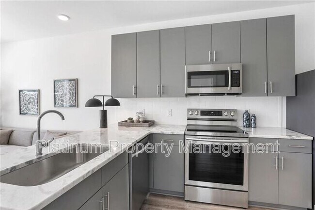 Building Photo - 525 Parkway Dr NE