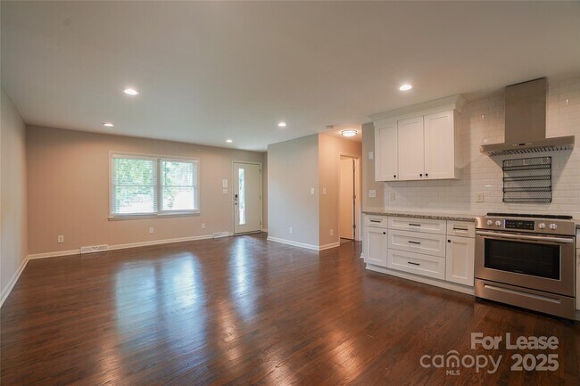 Foto del edificio - 1702 Herrin Ave
