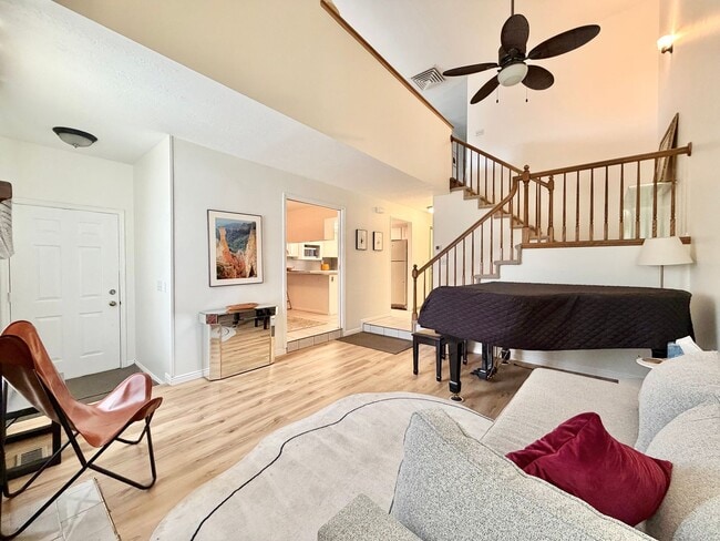 Building Photo - Spacious Townhome with 2 Kitchens, Huge Basement & 3 Full Bathrooms - Sandy, UT