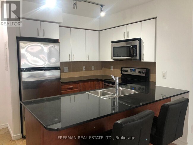 Photo du bâtiment - 736 Spadina Ave.