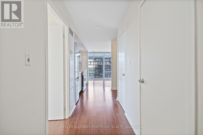 Building Photo - 705-4k Spadina Ave.