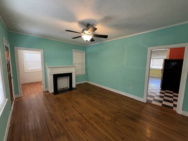 Photo - 302 Decelle St House