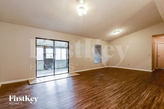 Foto del edificio - 1907 Landside Dr