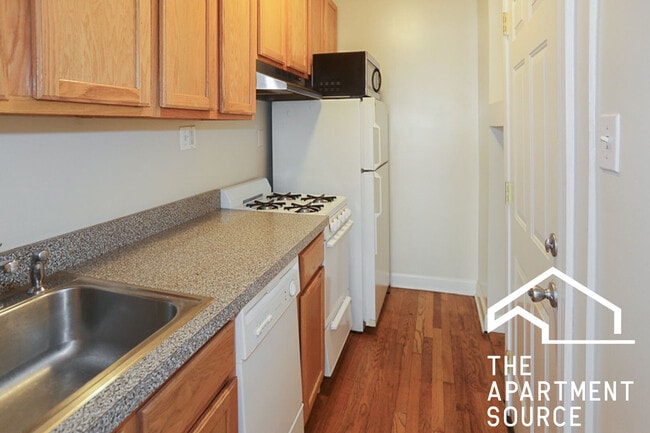 Foto del edificio - 3917 N Pine Grove Ave