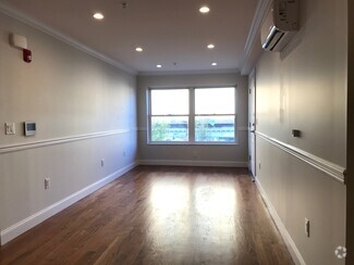 Building Photo - 1613 Summit Ave