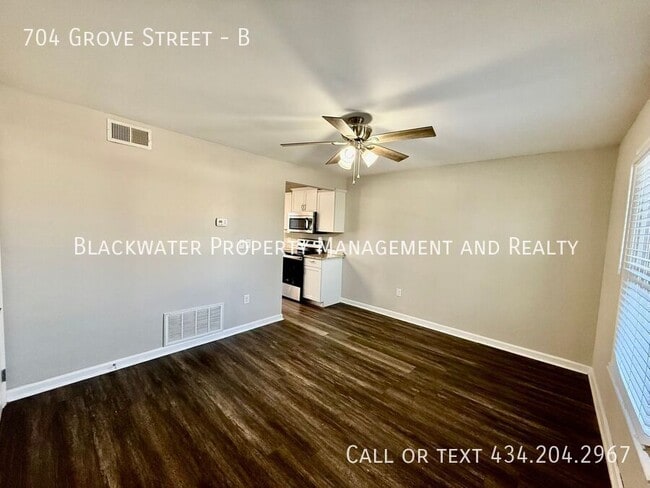 Building Photo - 704 Grove St