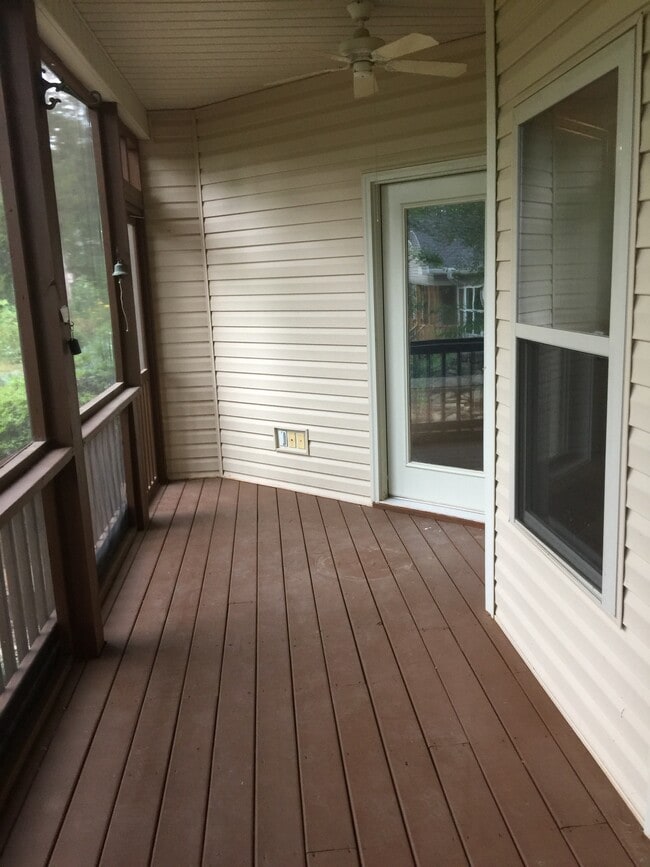 Building Photo - 319 Okema Way