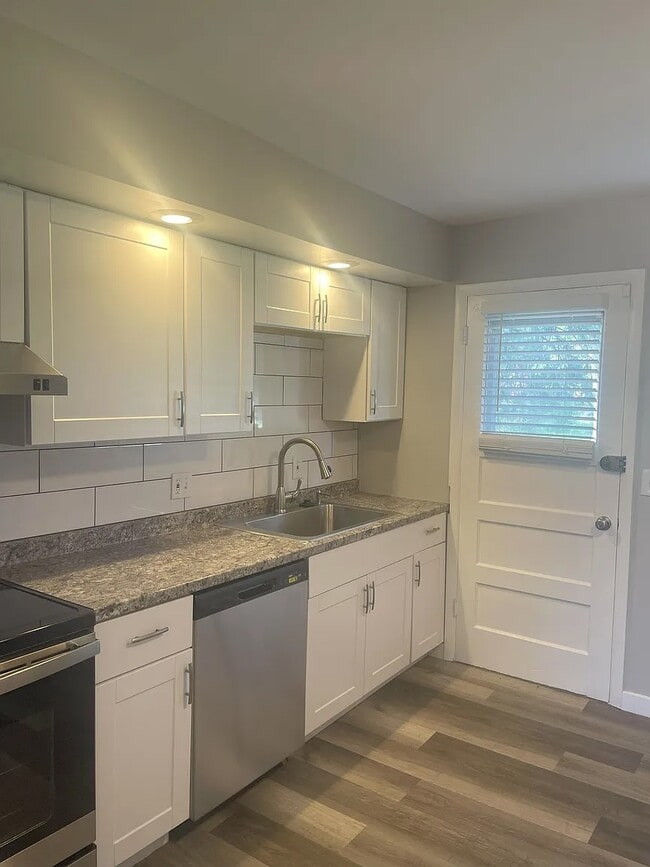 Building Photo - 4564 Everett St