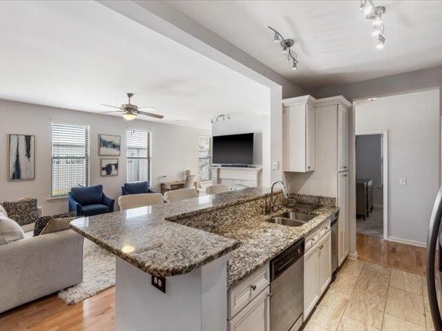 Foto del edificio - 580 S Main St