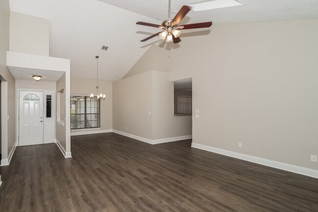 Building Photo - 1676 Tall Timber Dr