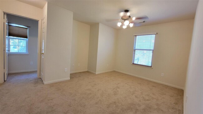 Foto del edificio - 4822 Bonny Loch Ln